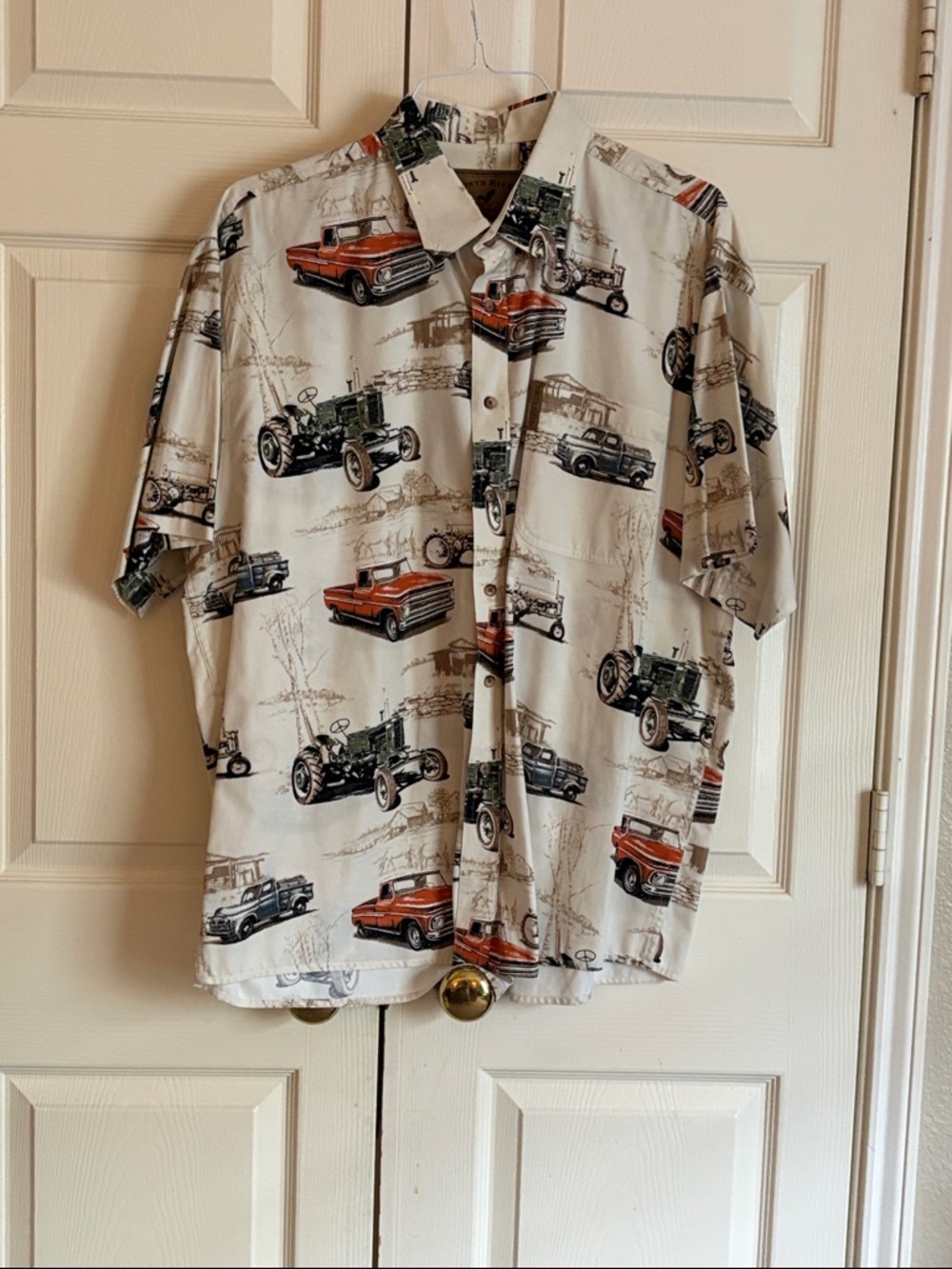 North River Casual Cream Short-Sleeve Button-Down Shirt with Vintage Car Print